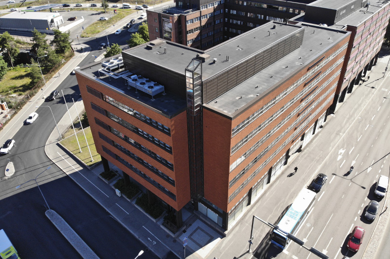 Salmisaaren liikerakennuksen julkisivukorjaus